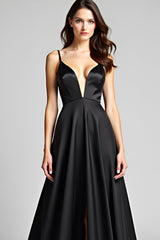 Spaghettiträger A Linie Satin Schwarzes Abendkleid mit Schlitz