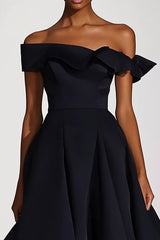 Schwarzes Schulterfreies A-Linie Abendkleid aus Satin