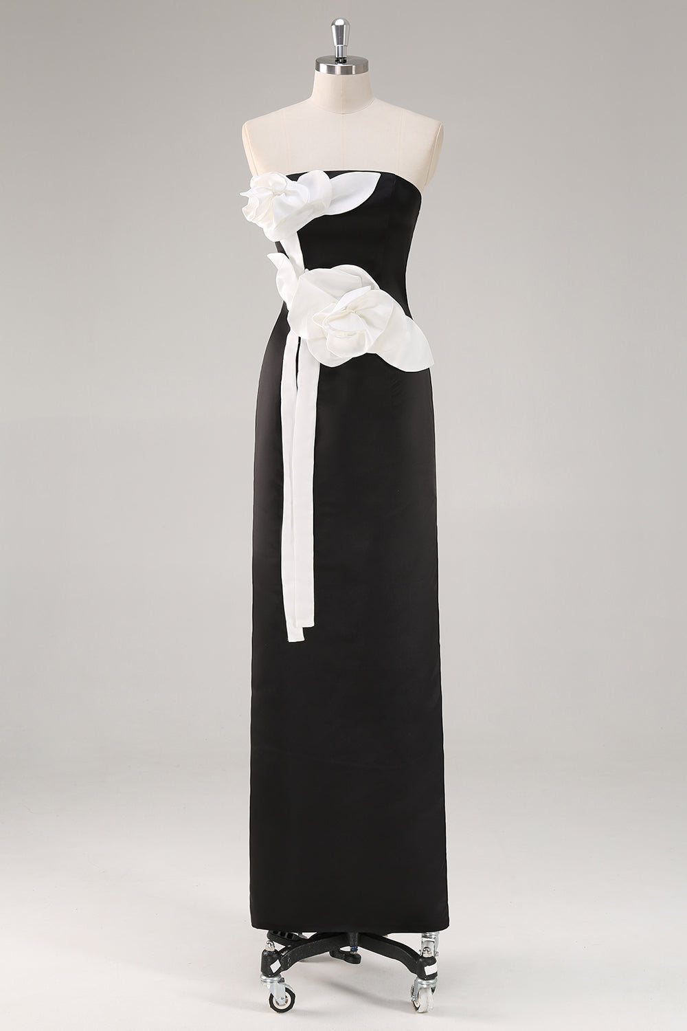 Schwarzes Trägerloses Hochzeitsgastkleid mit 3D-Blumen