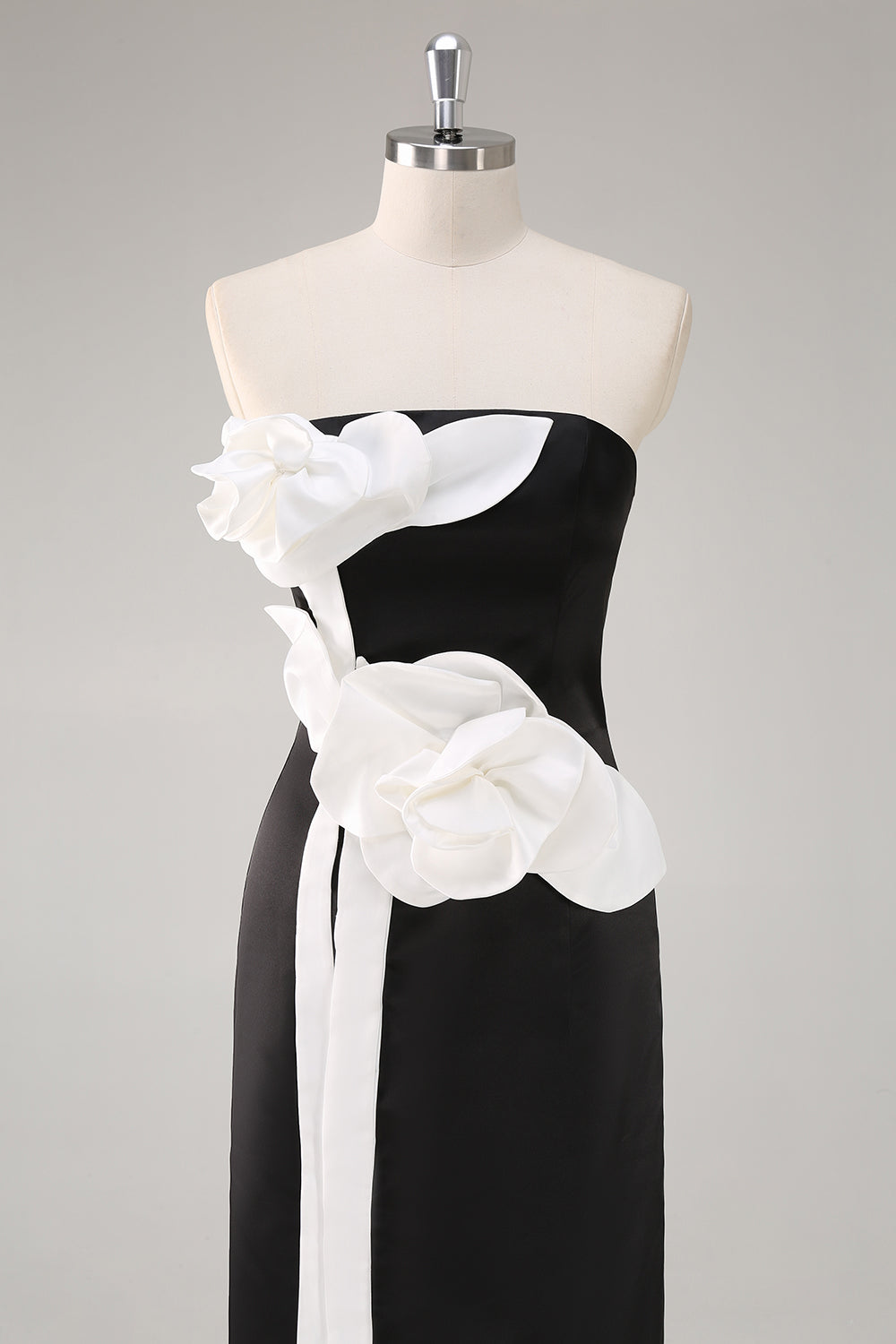 Schwarzes Trägerloses Hochzeitsgastkleid mit 3D-Blumen