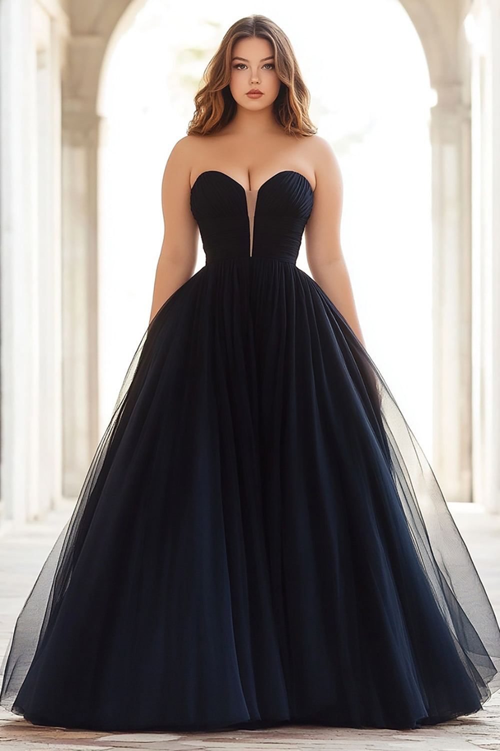 A Linie Schwarzes Trägerloses Plissee Falten Langes Ballkleid aus Tüll