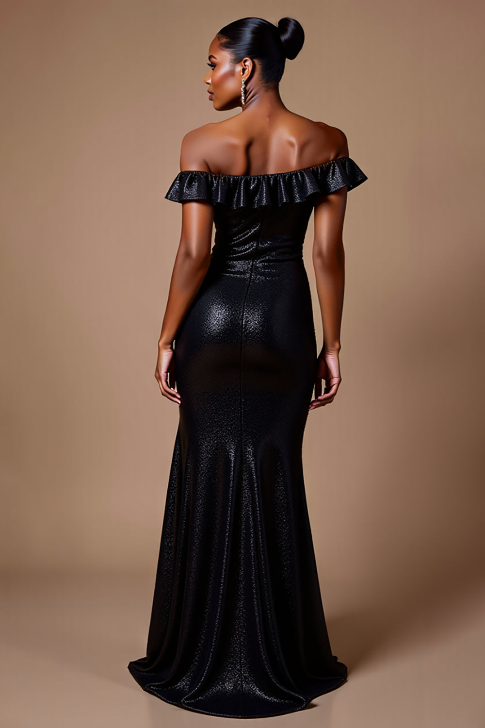 Glitzerndes Schwarzes Schulterfreies Pailletten Langes Ballkleid mit Schlitz