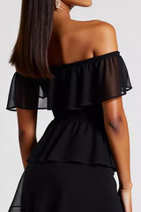 Schwarzes Schulterfreies Gestuftes Kurzes Chiffon Cocktailkleid