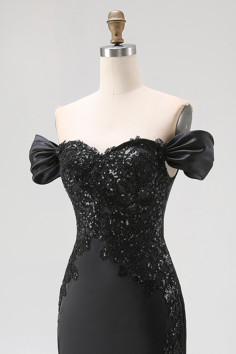 Schwarzes Schulterfreies Satin Meerjungfrauen Ballkleid mit Schlitz