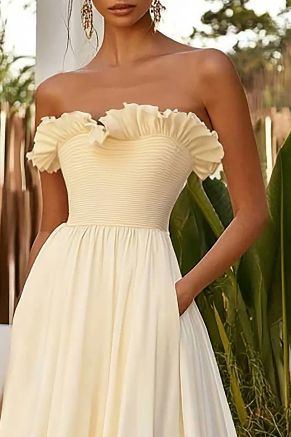 Trägerloses Gerüschtes Narzissen Kleid für Hochzeitsgäste mit Rüschen