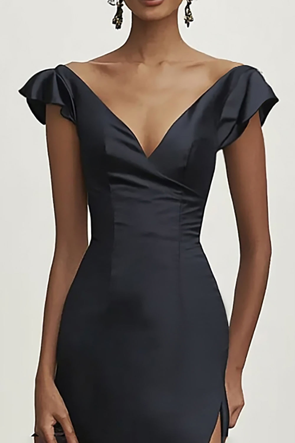 Schwarzes Meerjungfrauen Satin Rüschen Ballkleid mit V-Ausschnitt