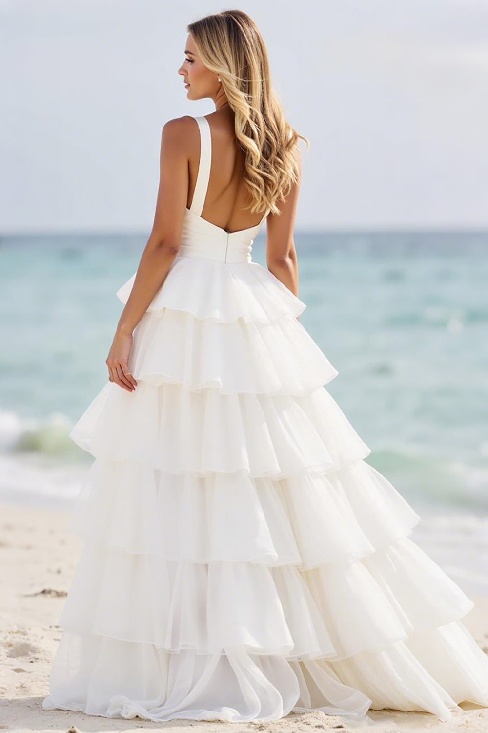 Weißes A-Linien-Ballkleid aus gestuftem Organza