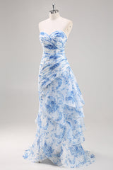 Trägerloses Meerjungfrauen Ballkleid in Weiß und Blau mit Blumenmuster