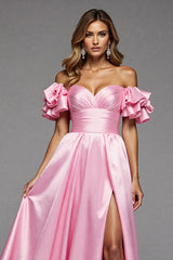 Schulterfreies Rosa A-Linien-Ballkleid mit Schlitz
