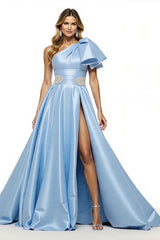 Blaues Perlen Ballkleid mit einer Schulter und Schlitz