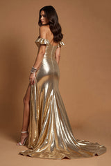 Goldenes Schulterfreies A-Linie Ballkleid mit Schlitz
