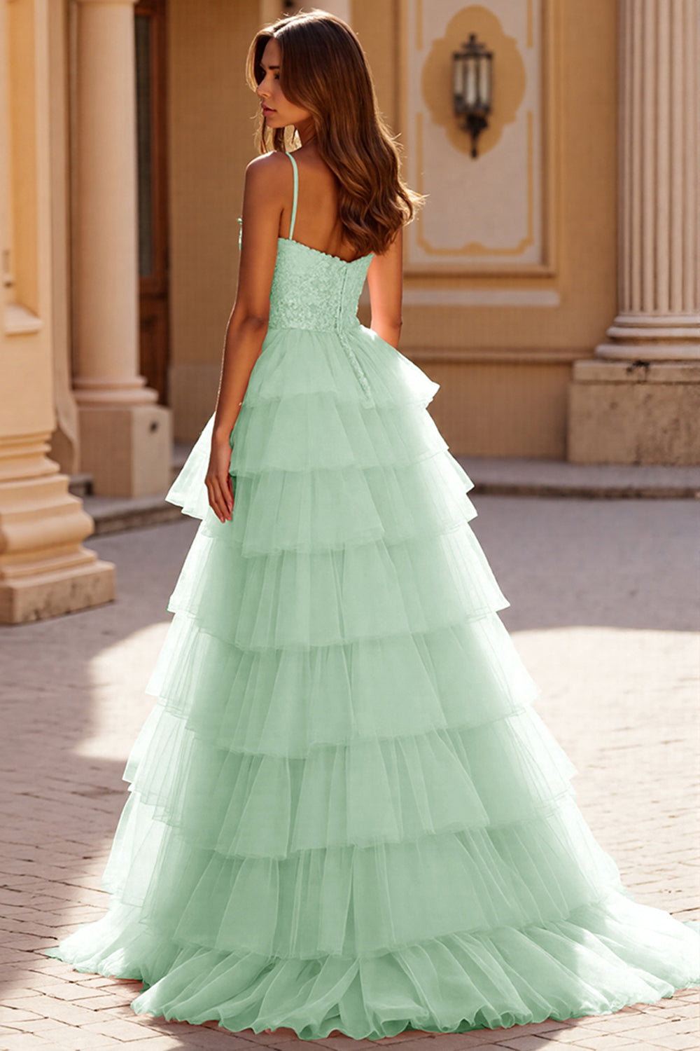 Blush Langes Ballkleid aus Tüll mit Applikationen
