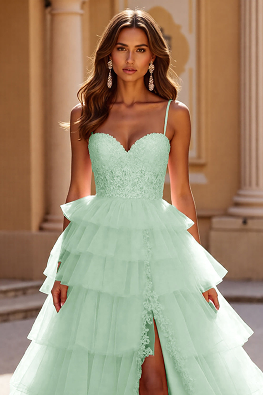 Blush Langes Ballkleid aus Tüll mit Applikationen