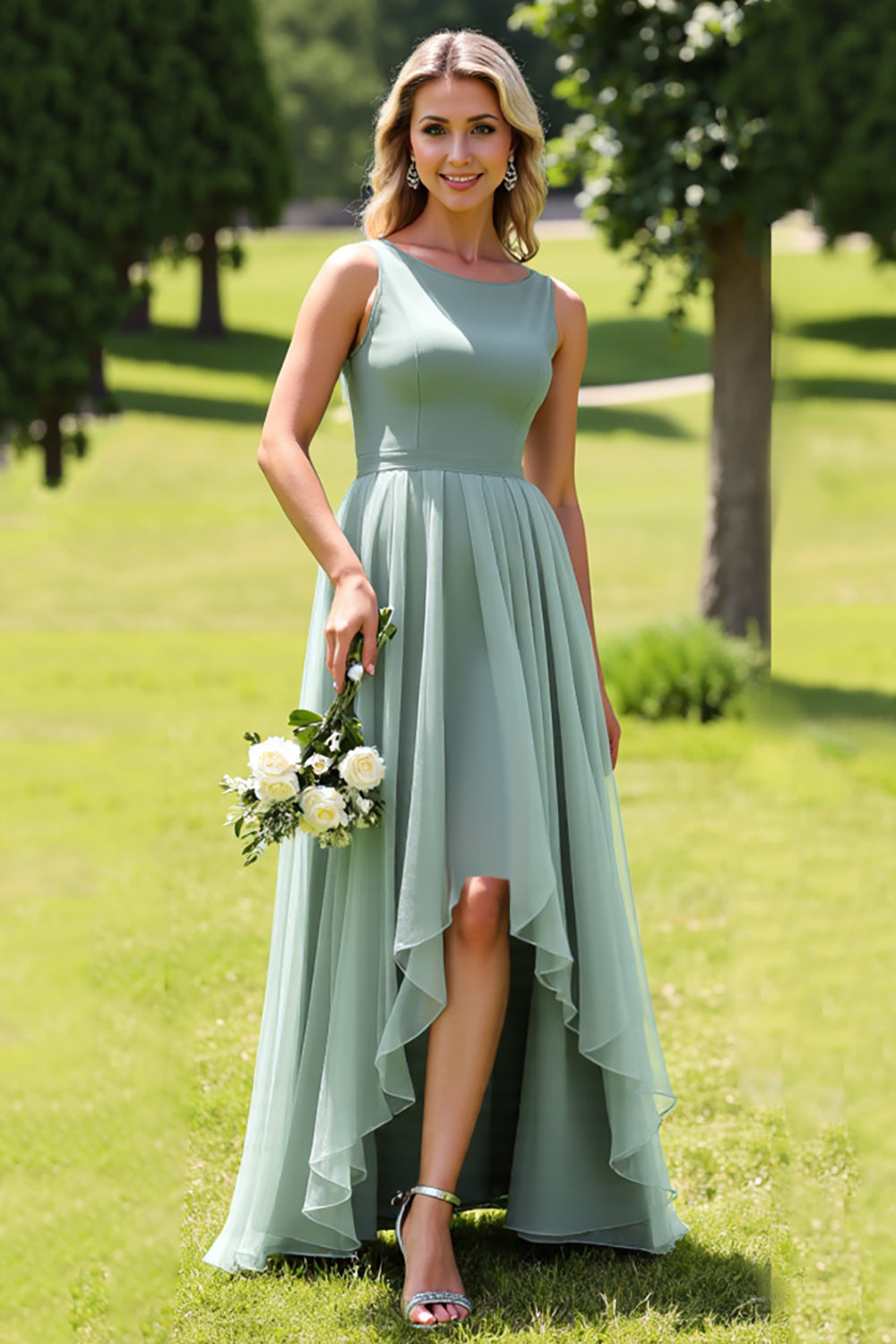 Salbeigrünes Chiffon A-Linie Hoch Niedrig Brautjungfernkleid mit Rüschen