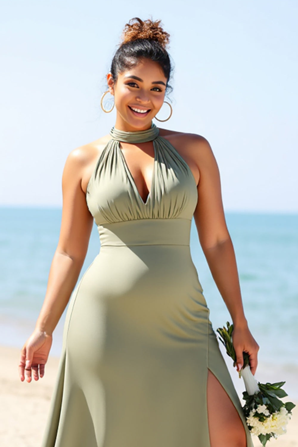 Olive Plus Size Neckholder Satin Langes Brautjungfernkleid mit Schlitz