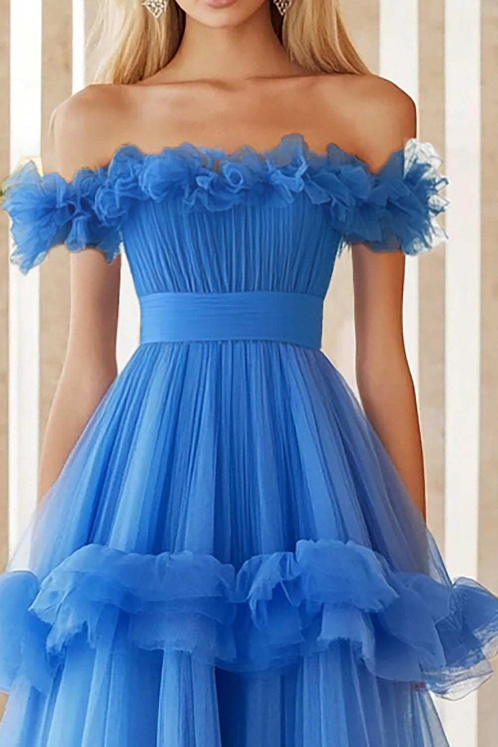 Blaues Schulterfreies Ballkleid in A-Linie mit Rüschen