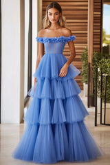 Schulterfreies Blaues Gestuftes Ballkleid mit Rüschen