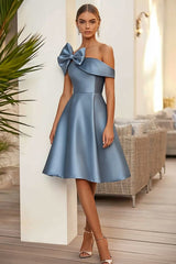Staubblaues Midi Abendkleid in A-Linie mit Schleife
