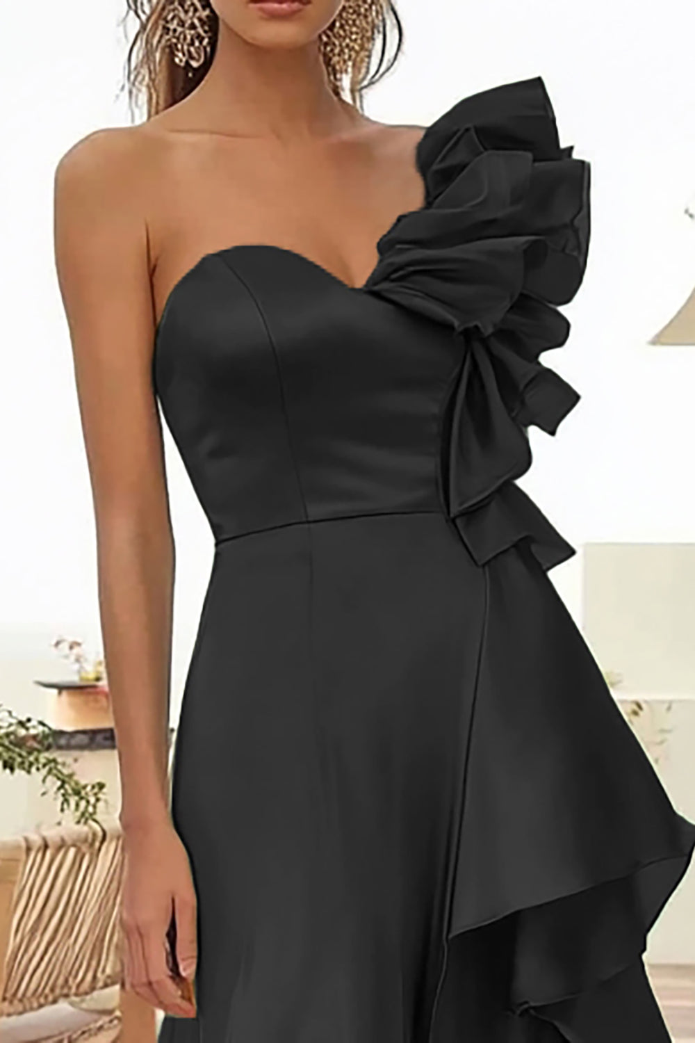 Schwarzes Einschultriges Ballkleid mit Rüschen