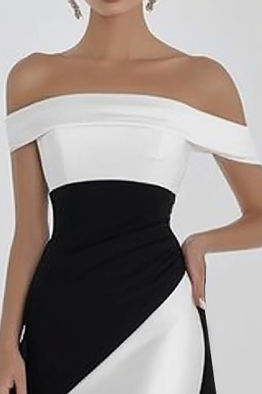 Schulterfreies Schwarz Weißes Langes Ballkleid