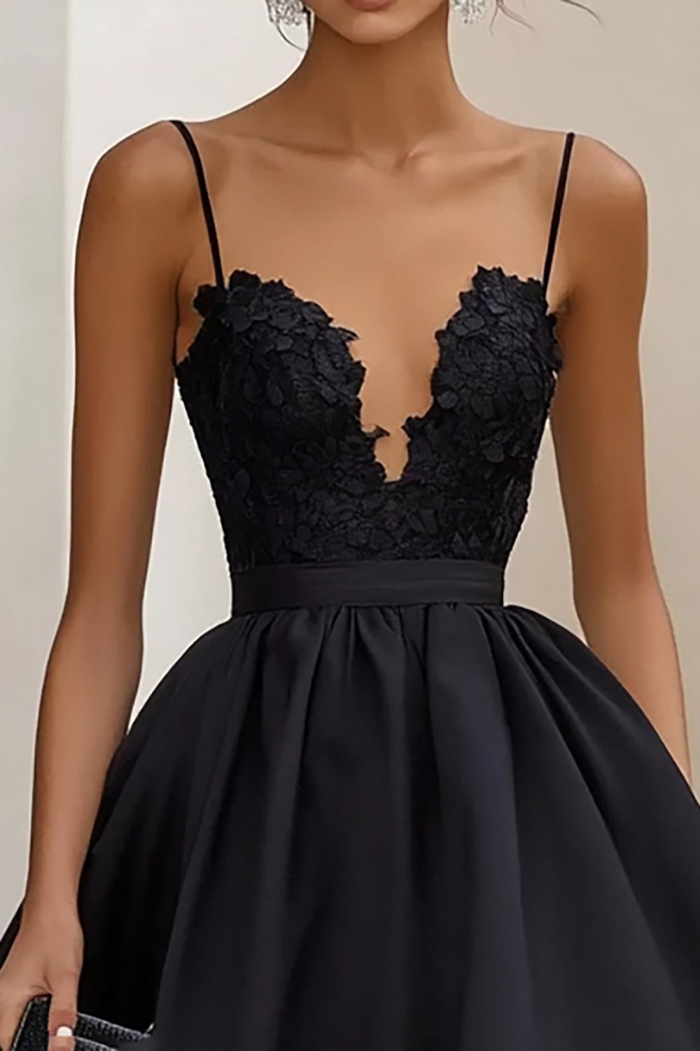 Schwarze Spaghettiträger A Linie Ballkleid