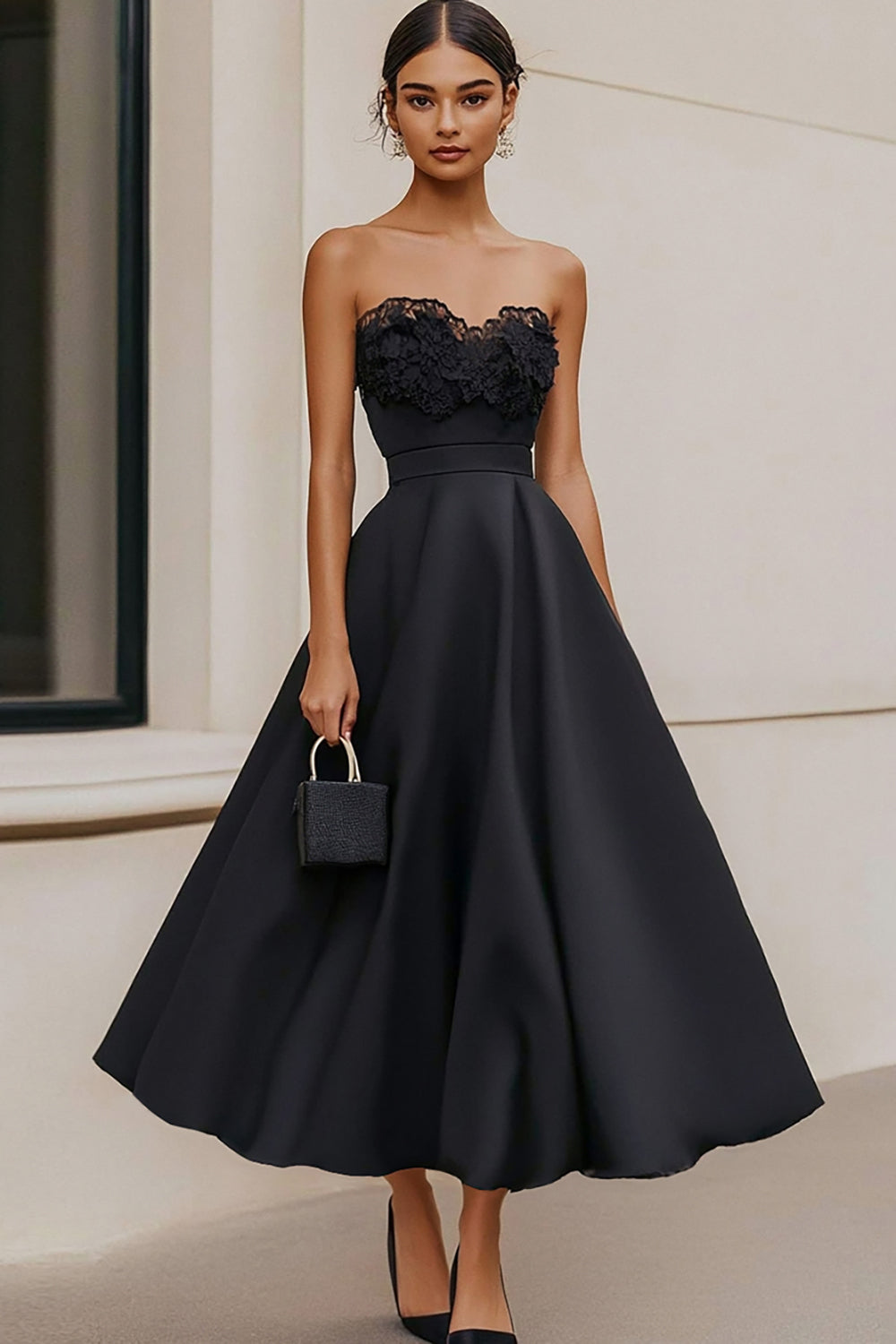 Schwarzes Trägerloses A-Linie Ballkleid aus Satin