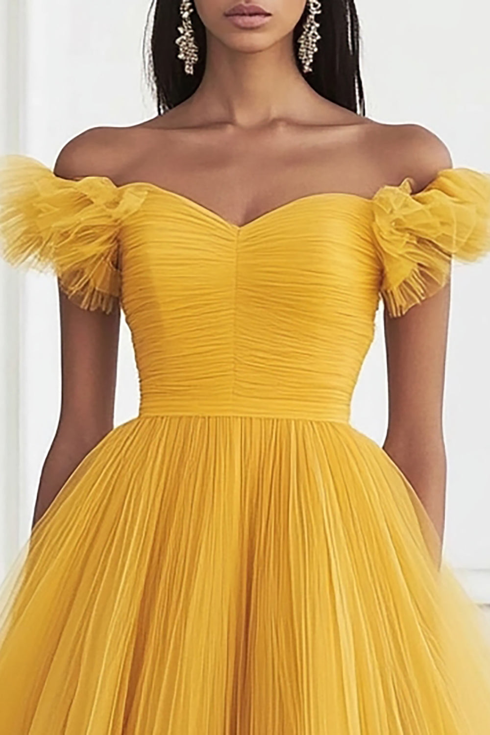 Gelbes Ballkleid aus Tüll mit Rüschen