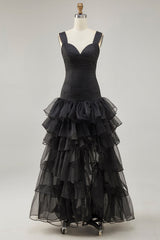 Schwarzes Hoch Niedrig Organza Abendkleid mit Rüschen