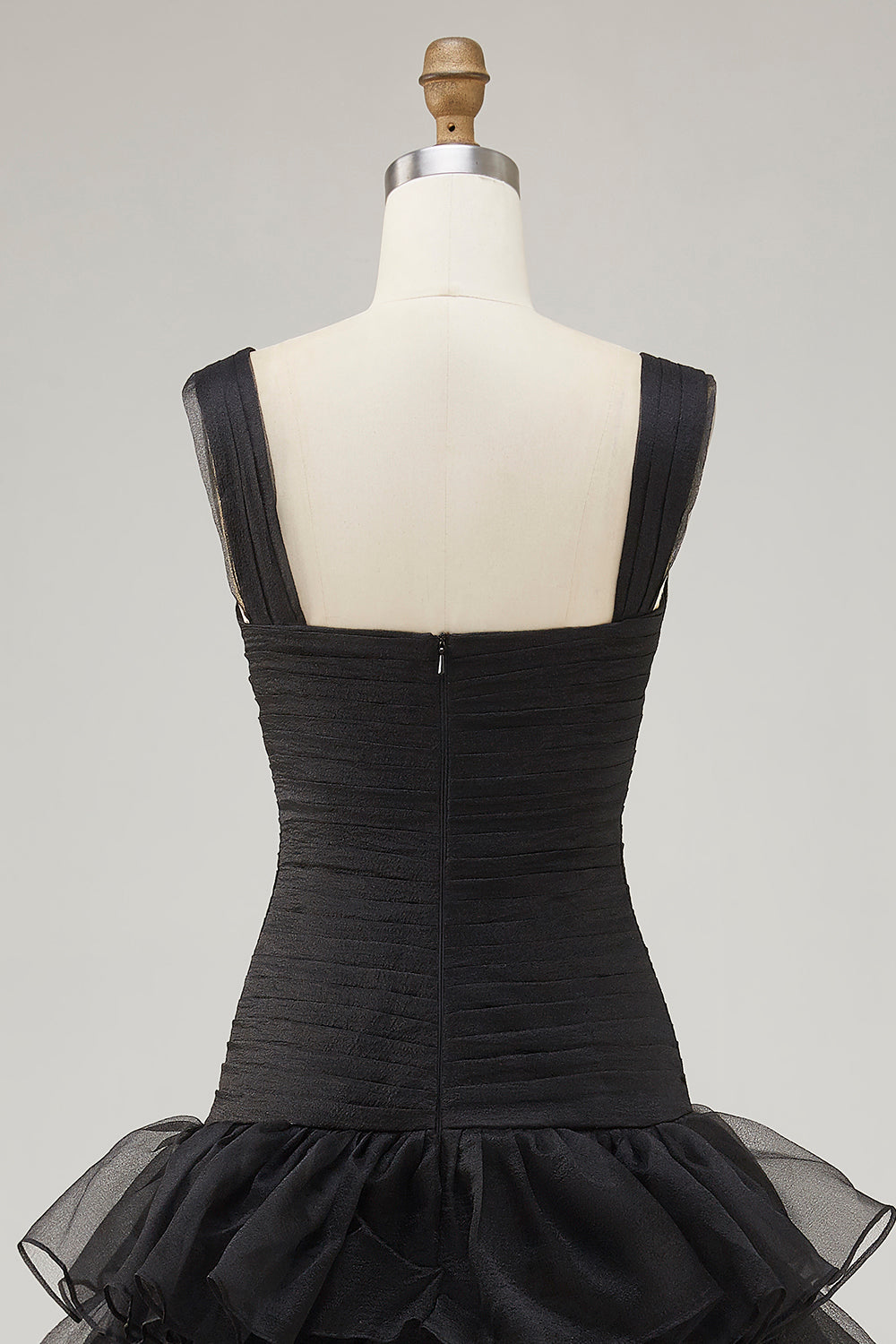 Schwarzes Hoch Niedrig Organza Abendkleid mit Rüschen