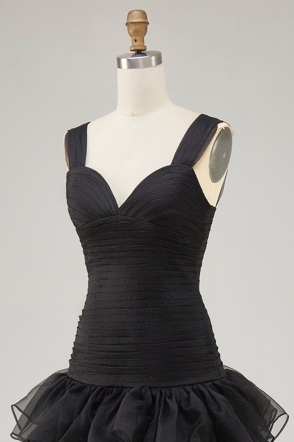 Schwarzes Hoch Niedrig Organza Abendkleid mit Rüschen