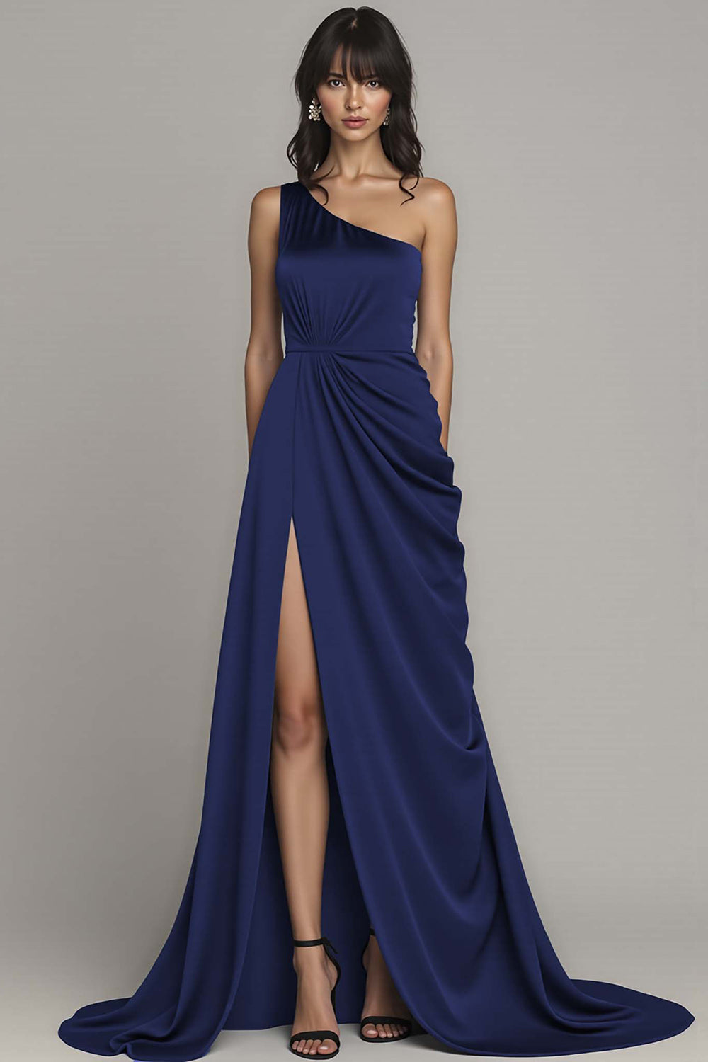 Schwarzes Ballkleid mit einer Schulter und Schlitz