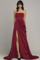 Schwarzes Trägerloses Langes A-Linie Abendkleid mit Rüschen und Schlitz