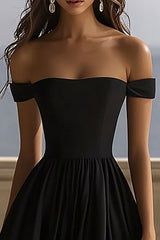Schwarzer Satin Schulterfreies Langes Ballkleid mit Schlitz