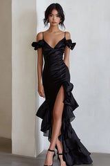 Schwarzes Schulterfreies Ballkleid mit Rüschen und Schlitz