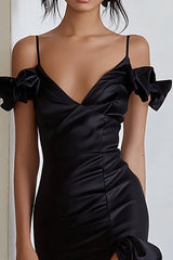 Schwarzes Schulterfreies Ballkleid mit Rüschen und Schlitz