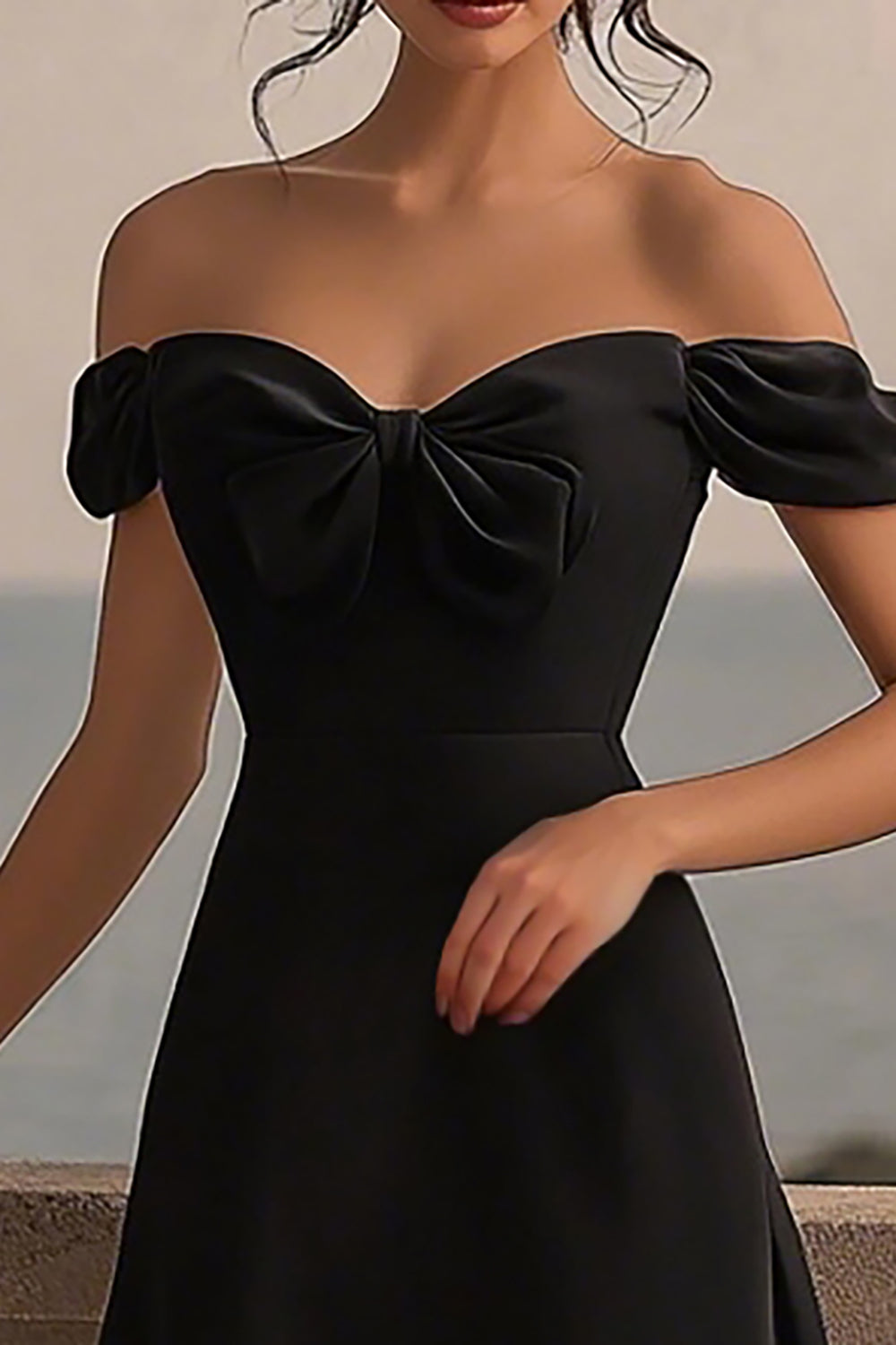Schwarzes Satin A-Linie Partykleid mit Schlitz