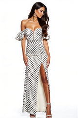 Schulterfreies Weißes Schwarzes Polka Dot Kleid mit Schlitz