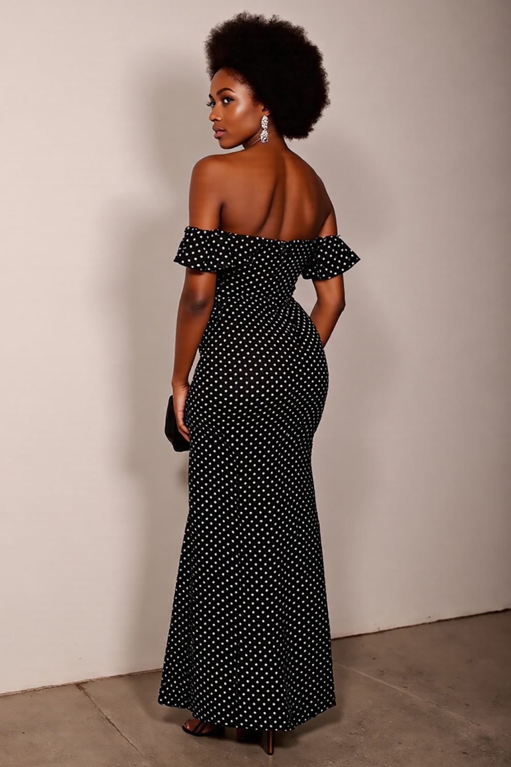 Schwarzes Schulterfreies Ballkleid mit Tupfen und Schlitz