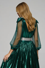 Glitzerndes Dunkelgrünes Partykleid mit V-Ausschnitt und Schlitz