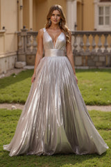 Glitzerndes Silbernes A-Linie Metallic Festtags Partykleid mit V-Ausschnitt