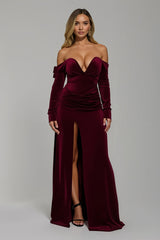 Burgunderrotes Schulterfreies Partykleid aus Samt mit Schlitz