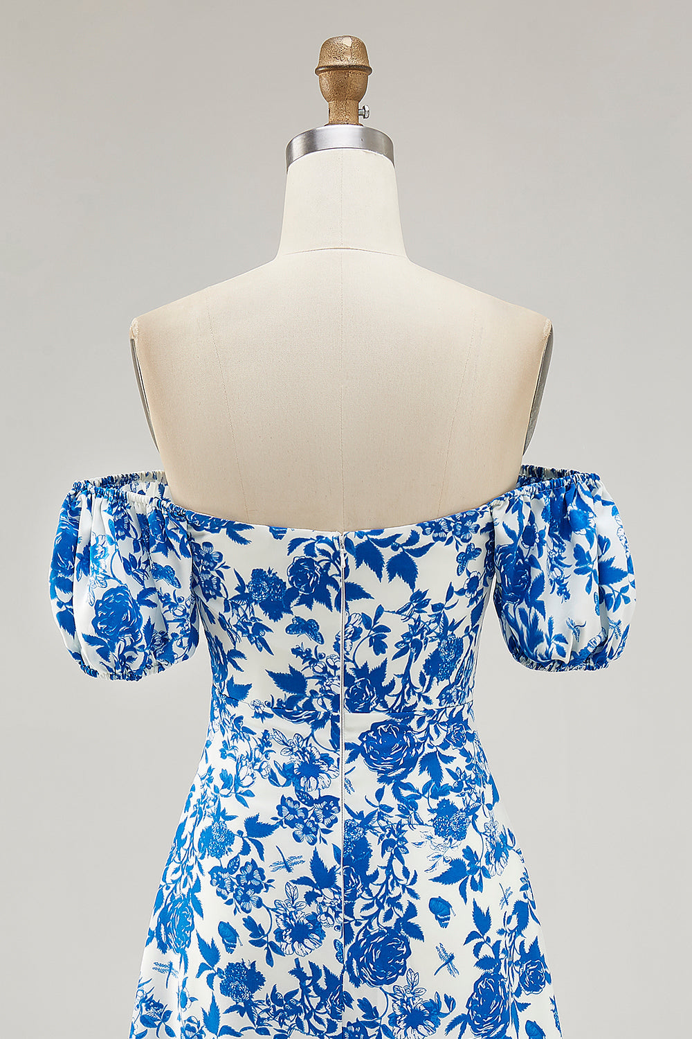 Schulterfreies Blaues Hochzeitsgastkleid mit Blumendruck und Schlitz