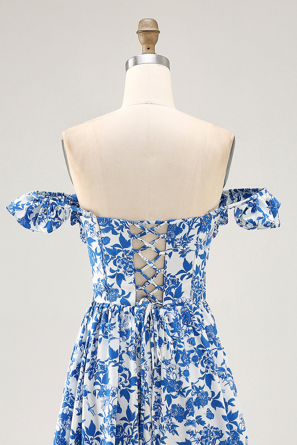 Schulterfreies Bedrucktes Blaues Hochzeitsgastkleid mit Rüschen und Schlitz
