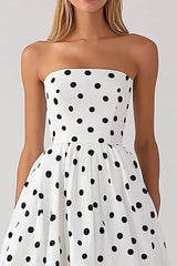 Weißes Trägerloses A-Linie Kleid mit schwarzen Polka Dots