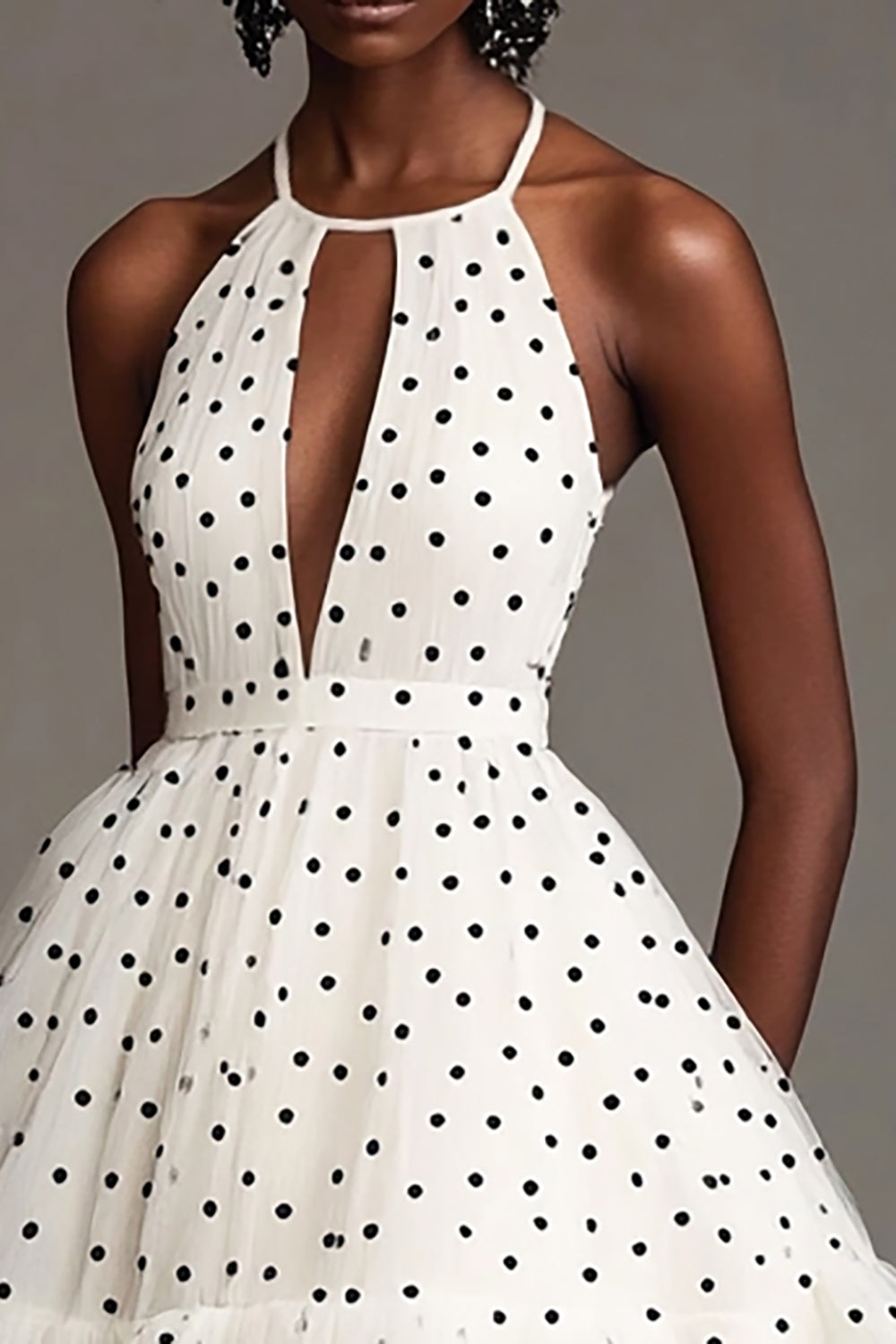 Weißes A-Linie Neckholder Cut-Out Schwarzes Polka Dot Kleid