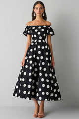 Schulterfreies Schwarzes weißes A-Linie Kleid mit Polka Dots