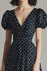A Linie Satin Schwarzes weißes Polka Dots Kleid mit Puffärmeln