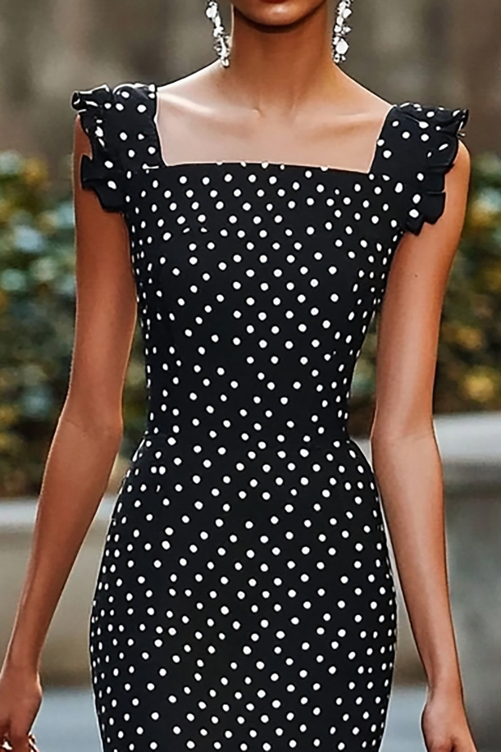 Meerjungfrau Schwarz Weißes Polka Dots Kleid mit Rüschen