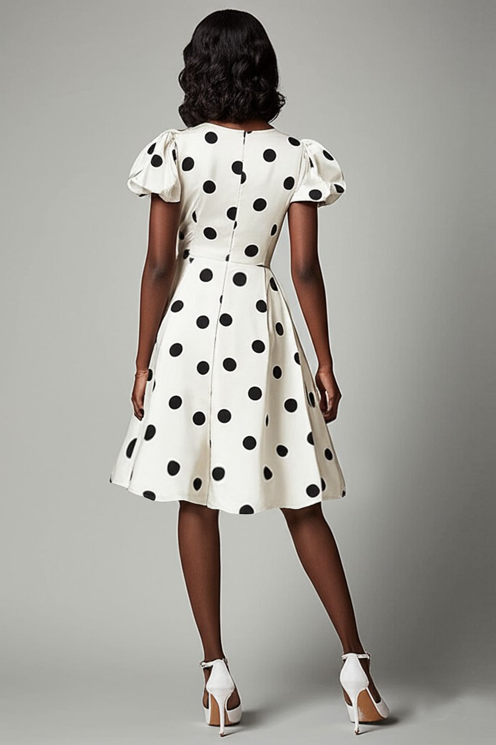 A Linie Weißes schwarzes Polka Dots Kleid mit Puffärmeln