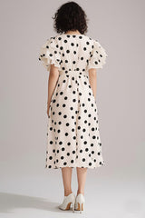 A Linie Elfenbein Schwarzes Dots Cocktailkleid mit V-Ausschnitt und kurzen Ärmeln